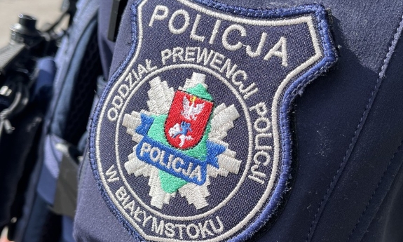naszywka OPP w Białymstoku na mundurze policjanta